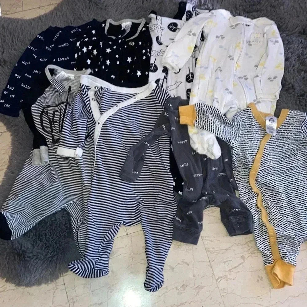Lot of (8) newborn long sleeve baby pajamas sz newborn carters Gerber